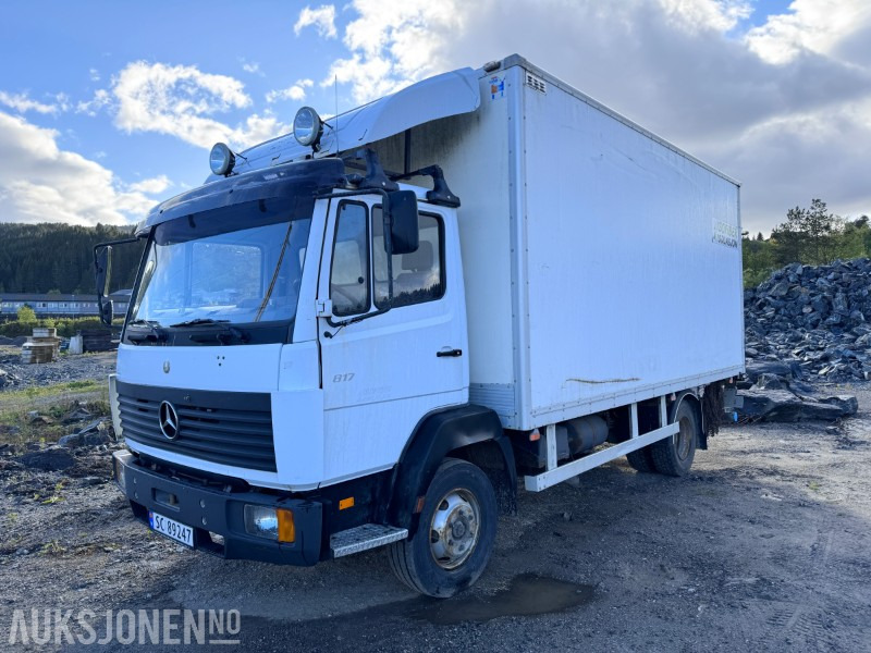 1998 Mercedes-Benz 817/37 - skapbil med bakløft - Eu godkjent - Camión caja cerrada: foto 1 1998 Mercedes-Benz 817/37 - skapbil med bakløft - Eu godkjent - Camión caja cerrada: foto 1