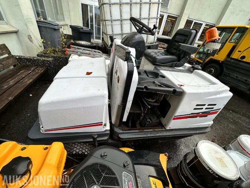 2000 Dulevo 1300 DL Kostemaskin – Reparasjonsobjekt - Equipo de construcción: foto 2 2000 Dulevo 1300 DL Kostemaskin – Reparasjonsobjekt - Equipo de construcción: foto 2