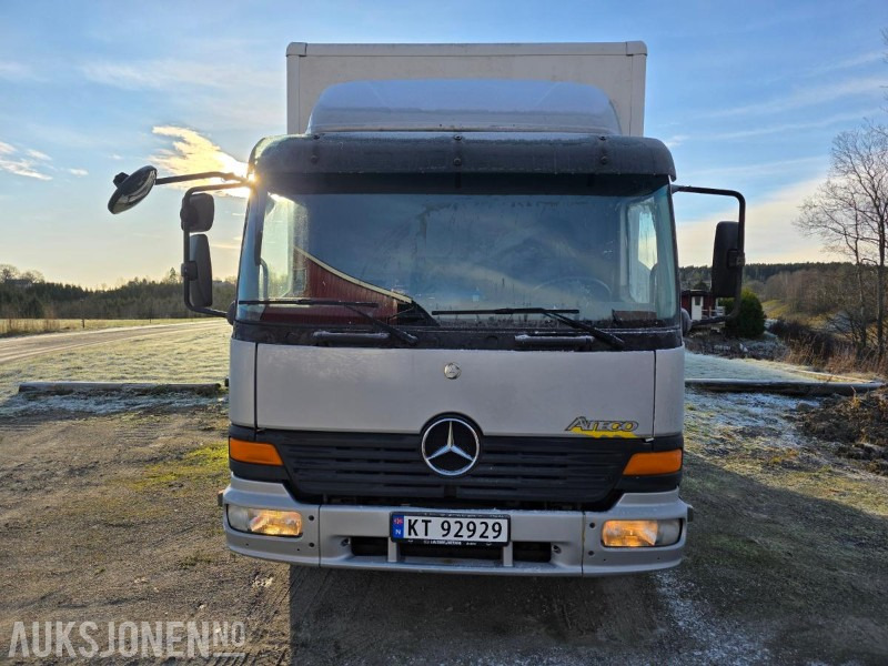 2001 Mercedes-Benz 817L/42 ATEGO SKAPBIL 36m³ MED LASTELEM - Camión caja cerrada: foto 2 2001 Mercedes-Benz 817L/42 ATEGO SKAPBIL 36m³ MED LASTELEM - Camión caja cerrada: foto 2