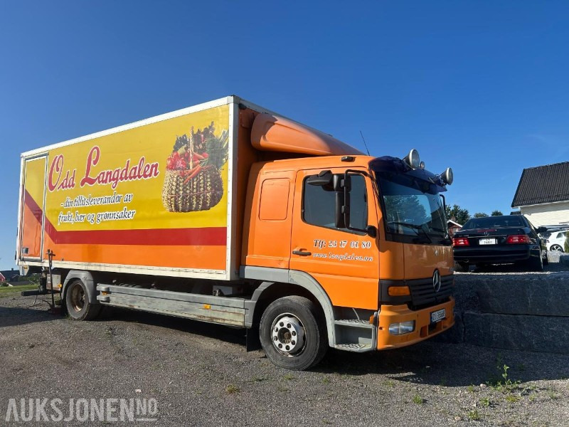 2001 Mercedes-Benz Atego 1223L/48AT - Camión caja cerrada: foto 1 2001 Mercedes-Benz Atego 1223L/48AT - Camión caja cerrada: foto 1