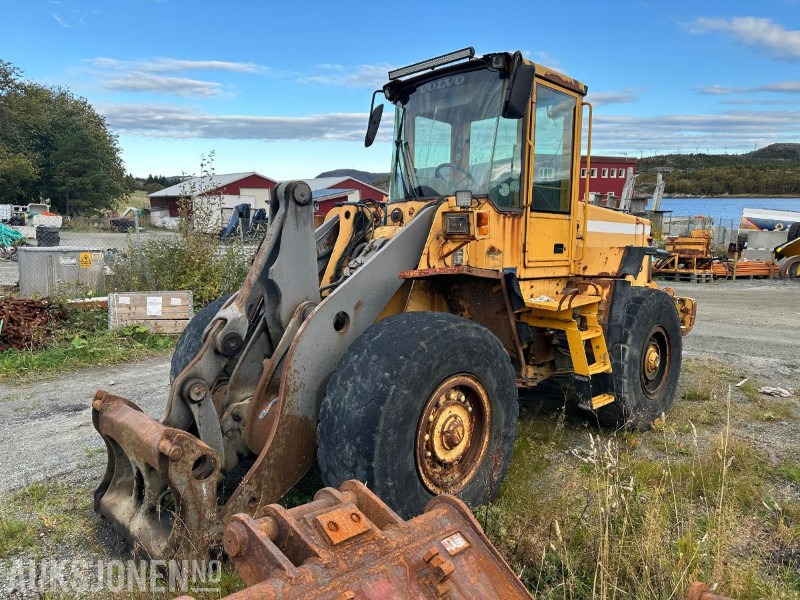 2002 Volvo L90D hjullaster – 17 tonn // Helgummihjul // Sentralsmøring - Cargadora de ruedas: foto 1 2002 Volvo L90D hjullaster – 17 tonn // Helgummihjul // Sentralsmøring - Cargadora de ruedas: foto 1