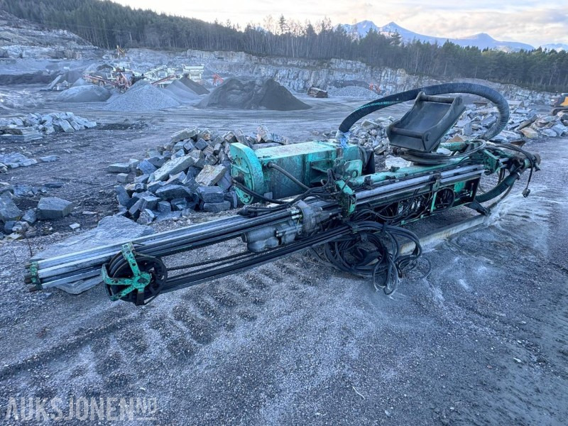 2006 IR Montabert boretårn CPA 225 - HC 40 hammer - Nytt S70 feste i 2022 - Ilmeg støvsuger - kompressor - Perforadora: foto 2 2006 IR Montabert boretårn CPA 225 - HC 40 hammer - Nytt S70 feste i 2022 - Ilmeg støvsuger - kompressor - Perforadora: foto 2