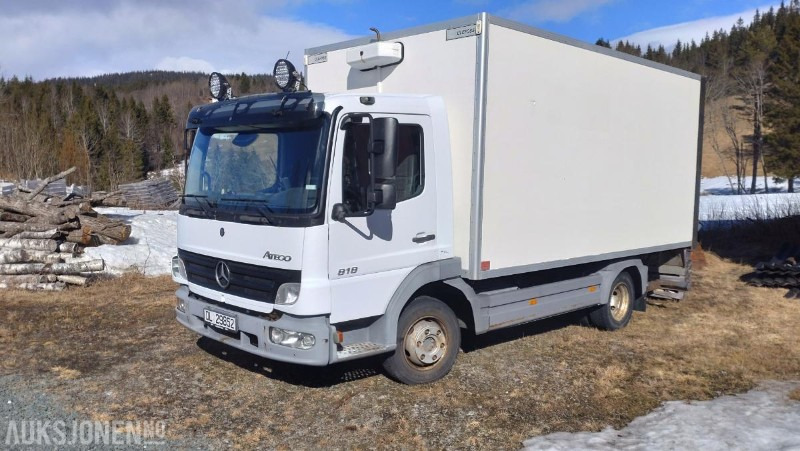 2006 Mercedes-Benz 818/33AT 7,5 skapbil ryggekamera s+v dekk kjetting - Camión caja cerrada: foto 1 2006 Mercedes-Benz 818/33AT 7,5 skapbil ryggekamera s+v dekk kjetting - Camión caja cerrada: foto 1