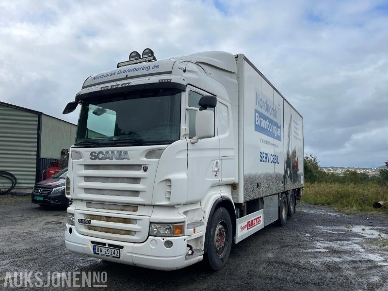 2009 Scania 480 R-serie Topline Skapbil med full sideåpning og Zepro baklift - Camión caja cerrada: foto 1 2009 Scania 480 R-serie Topline Skapbil med full sideåpning og Zepro baklift - Camión caja cerrada: foto 1