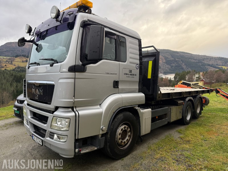2010 MAN TGS 28.540 krokbil / krokløftbil - maskinflak - krokkasse - 2 stk krokcontainere - Camión multibasculante: foto 1 2010 MAN TGS 28.540 krokbil / krokløftbil - maskinflak - krokkasse - 2 stk krokcontainere - Camión multibasculante: foto 1