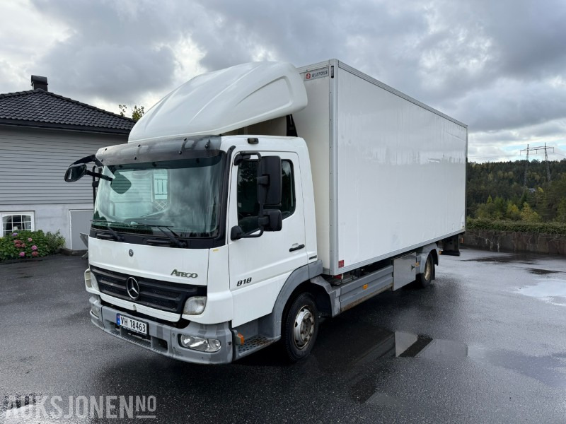 2010 Mercedes-Benz Atego 818 skapbil m/ Thermo King og Zepro bakløft - Camión caja cerrada: foto 1 2010 Mercedes-Benz Atego 818 skapbil m/ Thermo King og Zepro bakløft - Camión caja cerrada: foto 1