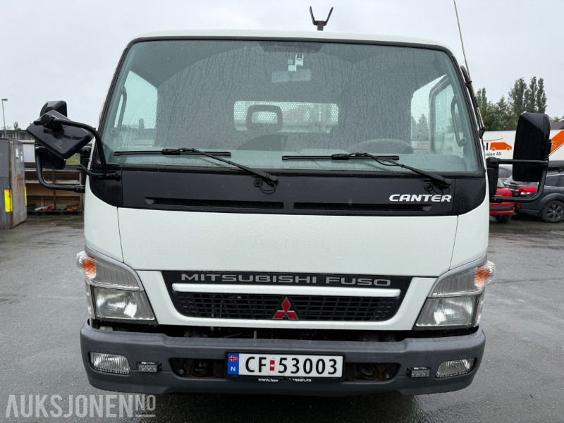 2010 Mitsubishi Fuso Canter 7C18 m/ HMF 635-K2 kran – lav km, fjernstyring - Camión grúa: foto 2 2010 Mitsubishi Fuso Canter 7C18 m/ HMF 635-K2 kran – lav km, fjernstyring - Camión grúa: foto 2