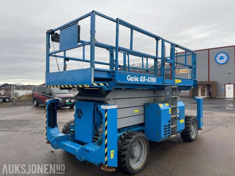 2011 Genie GS 4390 Sakselift, 1698 timer - Plataforma elevadora: foto 1 2011 Genie GS 4390 Sakselift, 1698 timer - Plataforma elevadora: foto 1