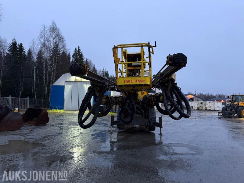 2012 Atlas Copco Boomer E2C Borerigg, To-bom oppsett med integrert kurv - Perforadora: foto 2 2012 Atlas Copco Boomer E2C Borerigg, To-bom oppsett med integrert kurv - Perforadora: foto 2