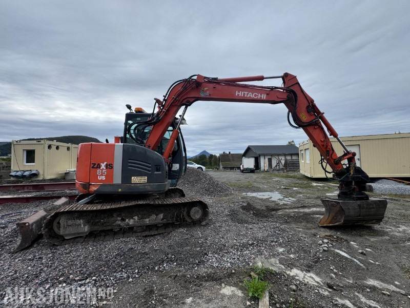 2012 Hitachi ZX85US-3 gravemaskin - Sentralsmøring - Rototilt - Pusskuffe - Graveskuffe - Excavadora: foto 3 2012 Hitachi ZX85US-3 gravemaskin - Sentralsmøring - Rototilt - Pusskuffe - Graveskuffe - Excavadora: foto 3