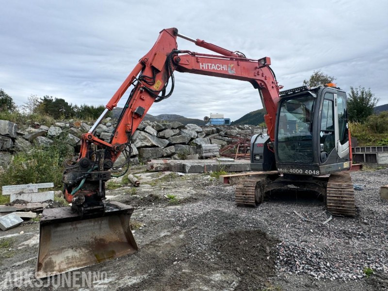 2012 Hitachi ZX85US-3 gravemaskin - Sentralsmøring - Rototilt - Pusskuffe - Graveskuffe - Excavadora: foto 1 2012 Hitachi ZX85US-3 gravemaskin - Sentralsmøring - Rototilt - Pusskuffe - Graveskuffe - Excavadora: foto 1