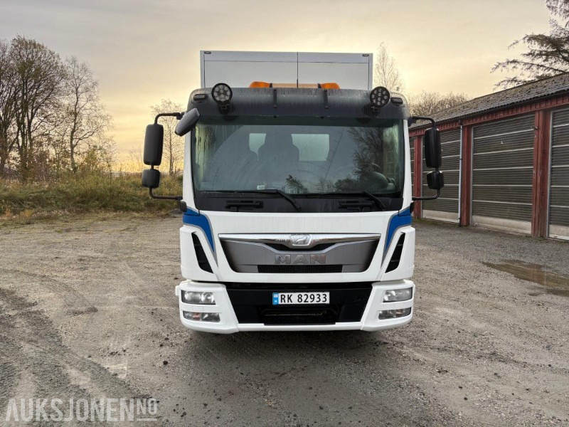 2013 MAN TGL8 220 4X2 Euro6T 3 seter servicevogn C1-reg. - Camión caja cerrada: foto 2 2013 MAN TGL8 220 4X2 Euro6T 3 seter servicevogn C1-reg. - Camión caja cerrada: foto 2