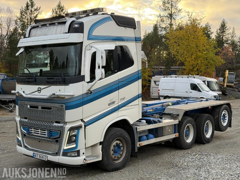 2013 Volvo FH16 750 8X4 - 430 000km - Krokbil - Kran hydraulikk - Brøyteplate - Camión multibasculante: foto 1 2013 Volvo FH16 750 8X4 - 430 000km - Krokbil - Kran hydraulikk - Brøyteplate - Camión multibasculante: foto 1