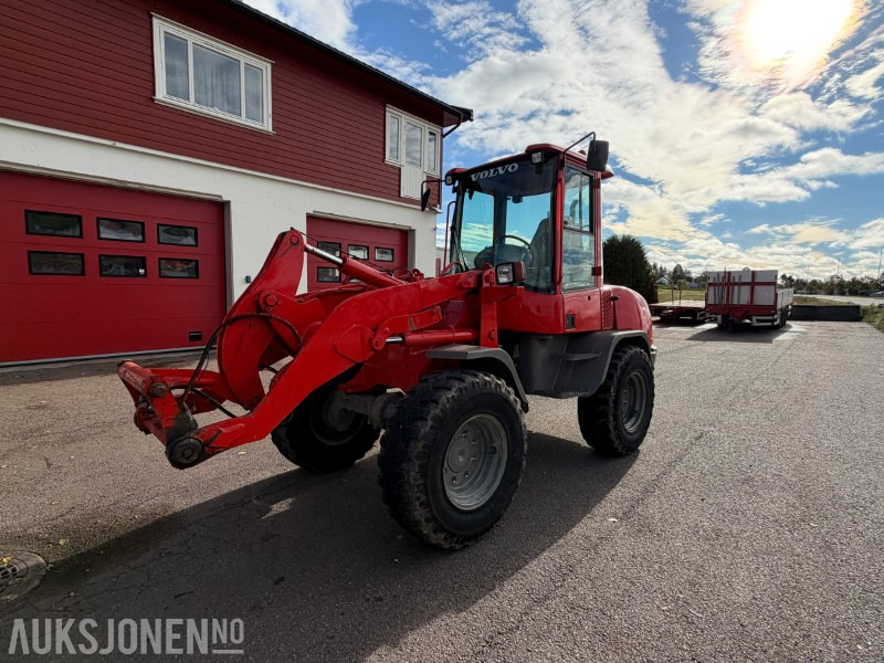 2013 Volvo L30B-Z7X Hjullaster - 6650kg - Ryggekamera - Universalskuff - Pallegafler - Cargadora de ruedas: foto 1 2013 Volvo L30B-Z7X Hjullaster - 6650kg - Ryggekamera - Universalskuff - Pallegafler - Cargadora de ruedas: foto 1