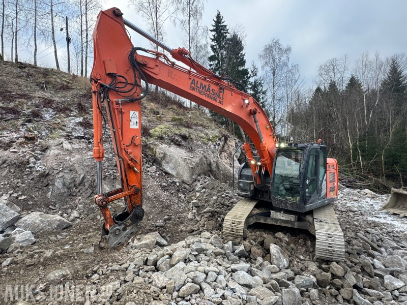 2014 Hitachi ZX225USLC-5B Beltegraver med tiltrotator og pusseskuffe - Excavadora: foto 2 2014 Hitachi ZX225USLC-5B Beltegraver med tiltrotator og pusseskuffe - Excavadora: foto 2