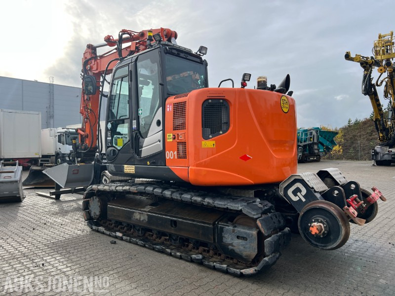 2015 Hitachi ZX135-US Rail maskin med henger, tilt, klype, 6 skuffer, klype - Excavadora: foto 3 2015 Hitachi ZX135-US Rail maskin med henger, tilt, klype, 6 skuffer, klype - Excavadora: foto 3