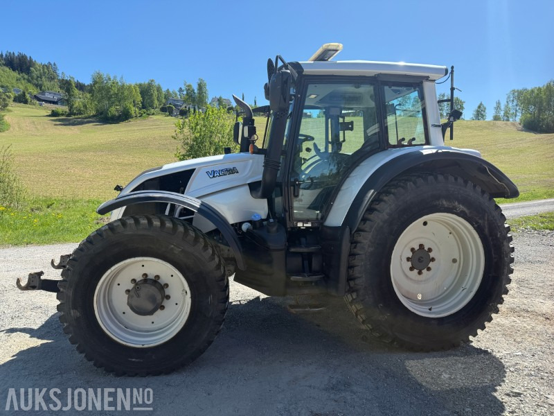 2015 Valtra N163 Unlimited Edition traktor - Hyttefjæring - 4 dobbelt virkende uttak - front PTO - 2 seter - Servicehistorikk - Tractor: foto 2 2015 Valtra N163 Unlimited Edition traktor - Hyttefjæring - 4 dobbelt virkende uttak - front PTO - 2 seter - Servicehistorikk - Tractor: foto 2