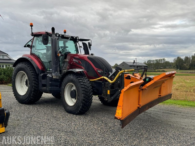 2016 Valtra T174E med Schmidt Tellefsdal U-LS 43.6 plog (2022), Valtra 76 frontlaster og betong lodd - Tractor: foto 3 2016 Valtra T174E med Schmidt Tellefsdal U-LS 43.6 plog (2022), Valtra 76 frontlaster og betong lodd - Tractor: foto 3