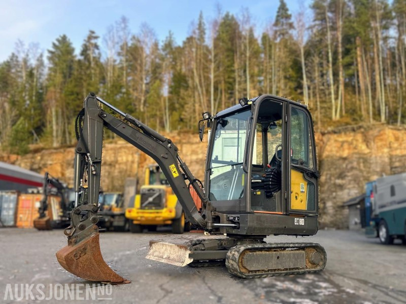 2017 VOLVO EC18D MINIGRAVER 1790 KG SMP GRAVESKUFFE 2358 TIMER - Miniexcavadora: foto 1 2017 VOLVO EC18D MINIGRAVER 1790 KG SMP GRAVESKUFFE 2358 TIMER - Miniexcavadora: foto 1
