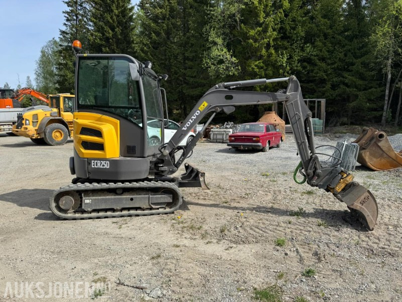 2017 Volvo ECR25D m/Engcon tiltrotator, SE-klype, 3 skuffer, vibroplate, 891 timer, Minigraver - Miniexcavadora: foto 4 2017 Volvo ECR25D m/Engcon tiltrotator, SE-klype, 3 skuffer, vibroplate, 891 timer, Minigraver - Miniexcavadora: foto 4