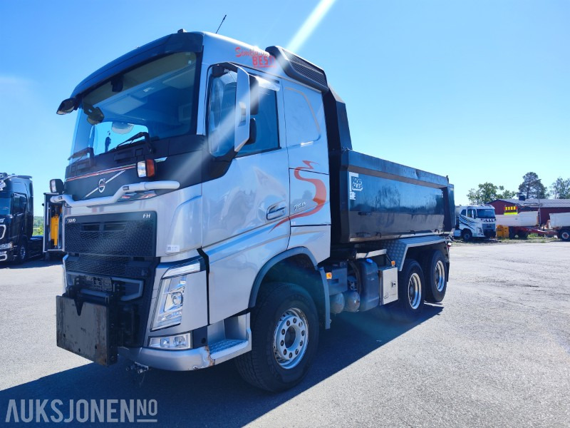 2017 Volvo FH540 6x4 med Norslep dumperkasse – Tandemløft, brøyteopplegg og komplett tilhengeropplegg - Camión volquete: foto 1 2017 Volvo FH540 6x4 med Norslep dumperkasse – Tandemløft, brøyteopplegg og komplett tilhengeropplegg - Camión volquete: foto 1