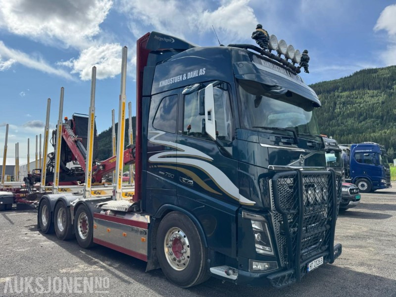 2018 Volvo FH16 8X4 komplett tømmerbil med kran og henger. - Camión forestal, Camión grúa: foto 4 2018 Volvo FH16 8X4 komplett tømmerbil med kran og henger. - Camión forestal, Camión grúa: foto 4