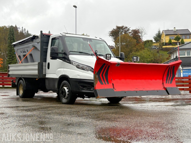 2019 Iveco Daily planbil m/ Hilltip IceStriker og Western Wide-Out brøyteplog - EU godkjent til 04.11.2026 - Camión caja abierta: foto 2 2019 Iveco Daily planbil m/ Hilltip IceStriker og Western Wide-Out brøyteplog - EU godkjent til 04.11.2026 - Camión caja abierta: foto 2