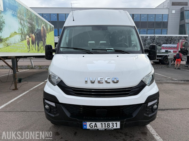 2020 Iveco Daily gass minibuss, luftfjæring, automat, 17 seter, lav km, ekstra seter, tilhengerfeste - Minibús, Furgoneta de pasajeros: foto 2 2020 Iveco Daily gass minibuss, luftfjæring, automat, 17 seter, lav km, ekstra seter, tilhengerfeste - Minibús, Furgoneta de pasajeros: foto 2