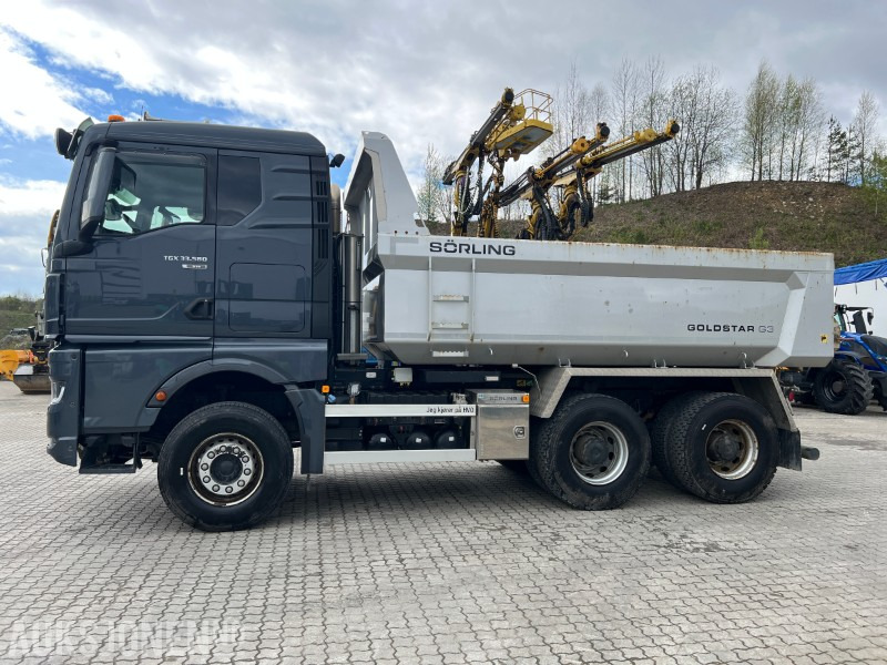 2022 MAN TGX 33.580 6x4 m/Sørling dumperkasse - Camión volquete: foto 2 2022 MAN TGX 33.580 6x4 m/Sørling dumperkasse - Camión volquete: foto 2