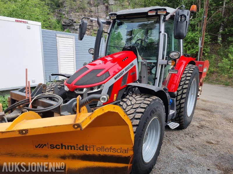2022 Massey Ferguson 5S.145 traktor med Strøkasse og V-plog - Tractor: foto 4 2022 Massey Ferguson 5S.145 traktor med Strøkasse og V-plog - Tractor: foto 4