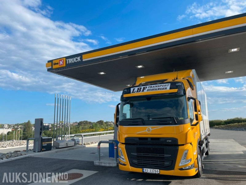 2023 Volvo FM330 SKAPBIL ARKA 18 PALLER SKAP MED FULL SIDEÅPNING - Camión caja cerrada: foto 2 2023 Volvo FM330 SKAPBIL ARKA 18 PALLER SKAP MED FULL SIDEÅPNING - Camión caja cerrada: foto 2
