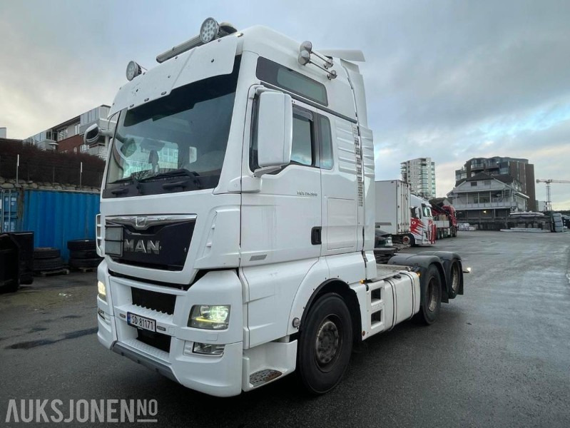 2016 MAN TGX 28.560 Trekkvogn 6X2 - 3 akslet - 560 hk. - 401154 km. - Cabeza tractora: foto 1 2016 MAN TGX 28.560 Trekkvogn 6X2 - 3 akslet - 560 hk. - 401154 km. - Cabeza tractora: foto 1