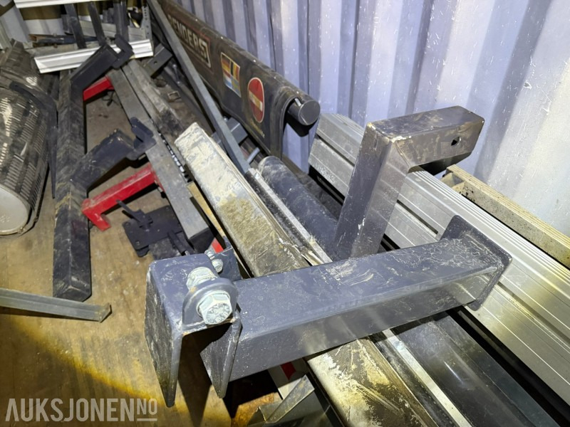 Camión Parti ca. 15 stk underkjøringshinder- noen ubrukte: foto 6