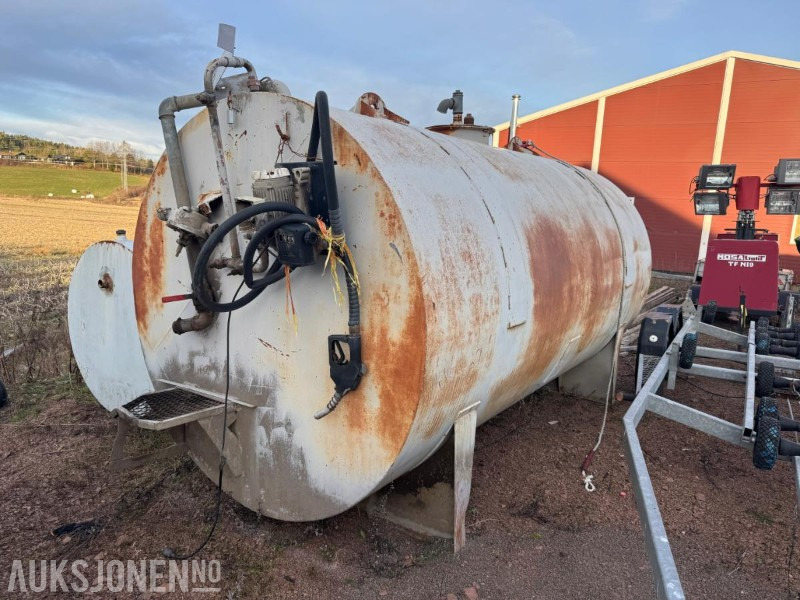 Dieseltank med pumpe - Equipo de construcción: foto 1 Dieseltank med pumpe - Equipo de construcción: foto 1