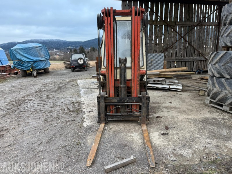 1989 Nissan Gaffeltruck på gass, PH01A14U, 1350kg, 4,75m. Rep.objekt - Equipo de manutención: foto 2 1989 Nissan Gaffeltruck på gass, PH01A14U, 1350kg, 4,75m. Rep.objekt - Equipo de manutención: foto 2