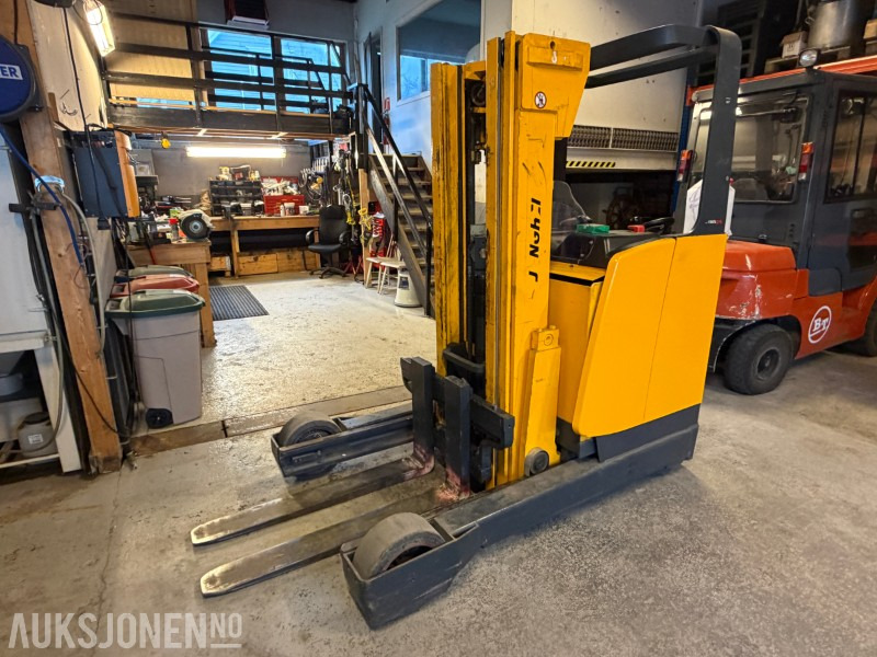 2002 Jungheinrich ETM 325 Skyvemasttruck med SLH200 Lader - Equipo de manutención: foto 1 2002 Jungheinrich ETM 325 Skyvemasttruck med SLH200 Lader - Equipo de manutención: foto 1