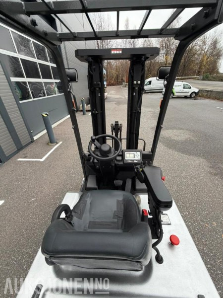 2013 Nissan AG1N1L18Q elektrisk truck Hydraulisk sideskift - Equipo de manutención: foto 5 2013 Nissan AG1N1L18Q elektrisk truck Hydraulisk sideskift - Equipo de manutención: foto 5