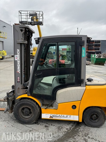 2016 Jungheinrich DFG 425 gaffeltruck - 2.5 tonn - Equipo de manutención: foto 3 2016 Jungheinrich DFG 425 gaffeltruck - 2.5 tonn - Equipo de manutención: foto 3