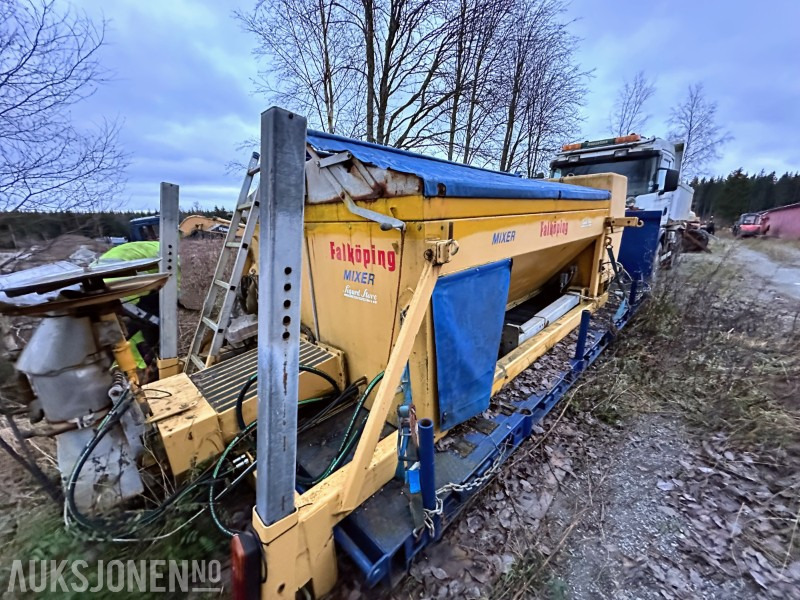 2011 FALKÖPING C5 SANDSPREDER 5.0 M³ MED VÆSKETANK - Implemento para Maquinaria de construcción: foto 3 2011 FALKÖPING C5 SANDSPREDER 5.0 M³ MED VÆSKETANK - Implemento para Maquinaria de construcción: foto 3