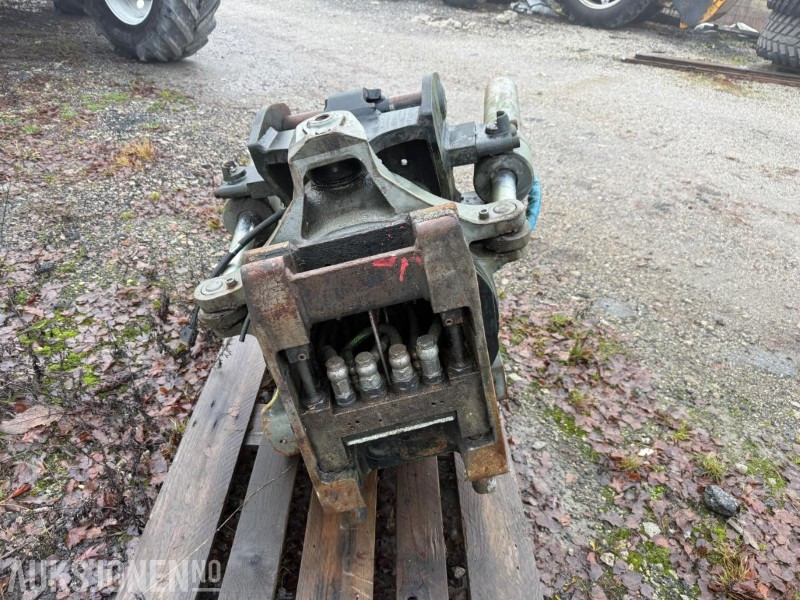 2013 OilQuick tiltrotator. - Implemento para Maquinaria de construcción: foto 5 2013 OilQuick tiltrotator. - Implemento para Maquinaria de construcción: foto 5