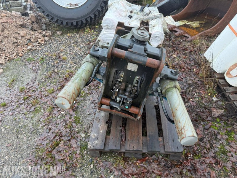 2013 OilQuick tiltrotator. - Implemento para Maquinaria de construcción: foto 4 2013 OilQuick tiltrotator. - Implemento para Maquinaria de construcción: foto 4