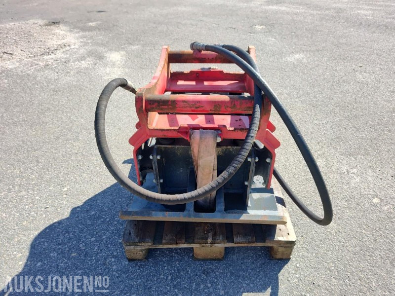 2016 RF vibroplate for gravemaskin S70 510kg - Implemento para Maquinaria de construcción: foto 2 2016 RF vibroplate for gravemaskin S70 510kg - Implemento para Maquinaria de construcción: foto 2