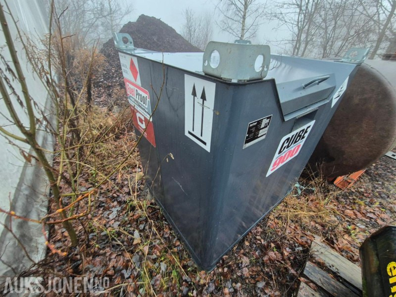 2020 Fuel Proof Cube 900, dieseltank 900 liter - Implemento para Maquinaria de construcción: foto 2 2020 Fuel Proof Cube 900, dieseltank 900 liter - Implemento para Maquinaria de construcción: foto 2