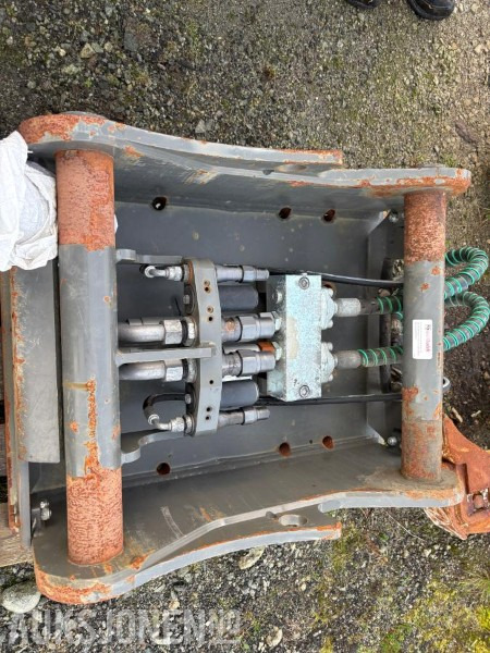 2021 OilQuick OQ80 - Implemento para Maquinaria de construcción: foto 1 2021 OilQuick OQ80 - Implemento para Maquinaria de construcción: foto 1