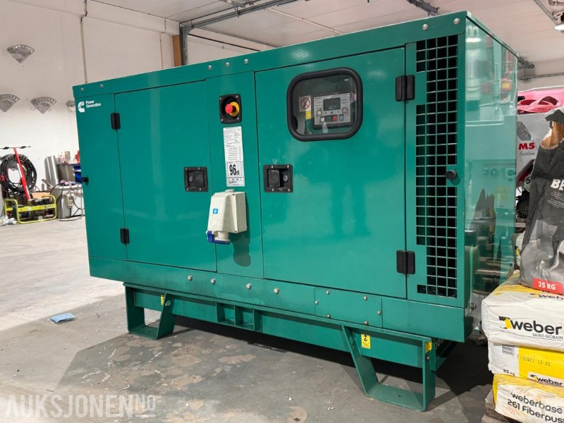 2022 Cummins Generator / Aggregat - Model C22D5 - 230 V - 22 kVA / 17.6 kW - Dieselaggregat - Implemento para Maquinaria de construcción: foto 1 2022 Cummins Generator / Aggregat - Model C22D5 - 230 V - 22 kVA / 17.6 kW - Dieselaggregat - Implemento para Maquinaria de construcción: foto 1