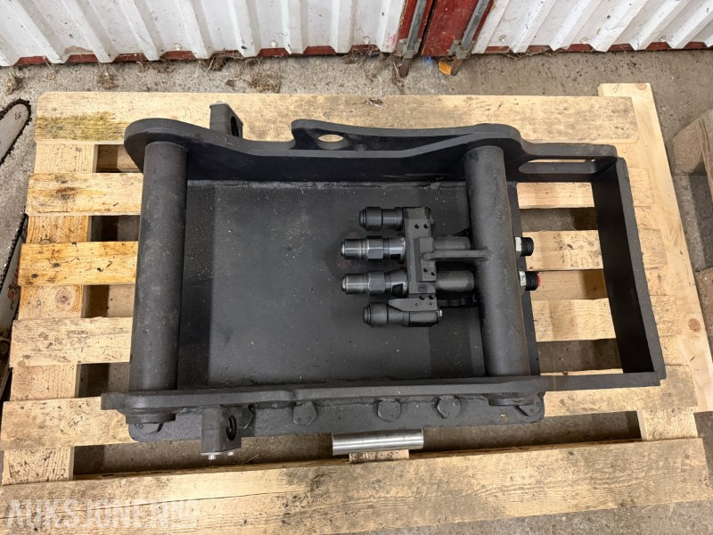 2022 OilQuick S60 hurtigfeste som har vore montert på DandA hammer - Implemento para Maquinaria de construcción: foto 2 2022 OilQuick S60 hurtigfeste som har vore montert på DandA hammer - Implemento para Maquinaria de construcción: foto 2