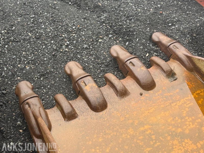 Gjerstad Graveskuffe med utskiftbare tenner - Implemento para Maquinaria de construcción: foto 5 Gjerstad Graveskuffe med utskiftbare tenner - Implemento para Maquinaria de construcción: foto 5