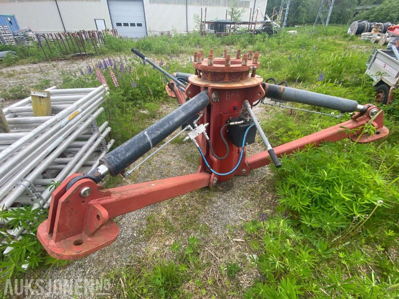 Hydraulisk 3 punkts fot for feste av kran - Implemento para Maquinaria de construcción: foto 1 Hydraulisk 3 punkts fot for feste av kran - Implemento para Maquinaria de construcción: foto 1