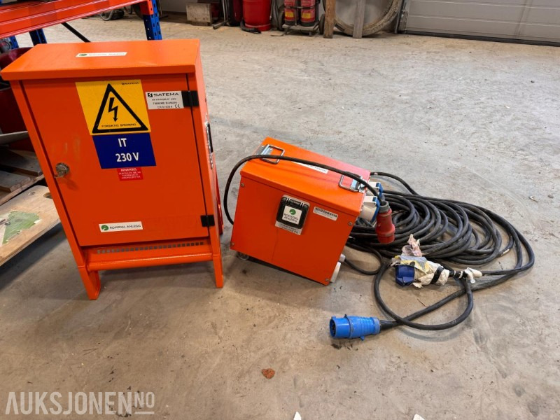 Satema Byggestømsskap 32A 230 V og byggetransformator 10 kvA O-trafo 400/230V + diverse kabler - Implemento para Maquinaria de construcción: foto 1 Satema Byggestømsskap 32A 230 V og byggetransformator 10 kvA O-trafo 400/230V + diverse kabler - Implemento para Maquinaria de construcción: foto 1