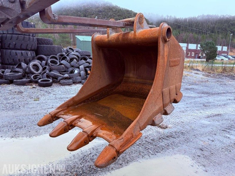 Volvo skuffe m/hurtigfeste S60 og utskiftbare tenner - Implemento para Maquinaria de construcción: foto 1 Volvo skuffe m/hurtigfeste S60 og utskiftbare tenner - Implemento para Maquinaria de construcción: foto 1